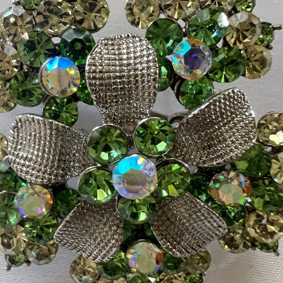 Cluster Brooch - Picture 2 of 5